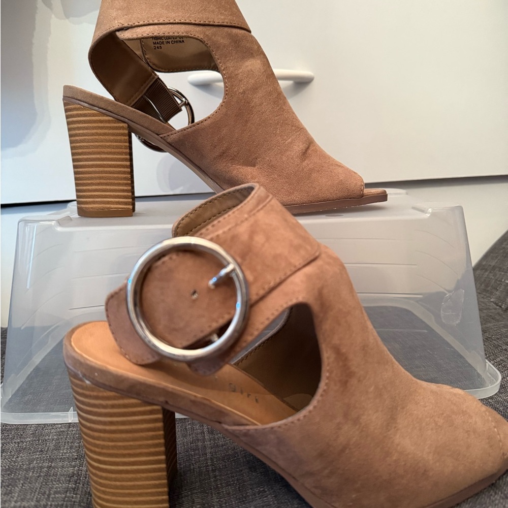 Steve Madden Tan Peep-Toe Heels with Silver Buckle